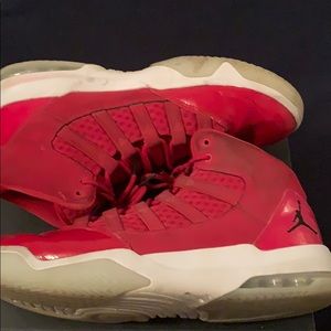 Air Jordan Max Aura 'Gym Red'